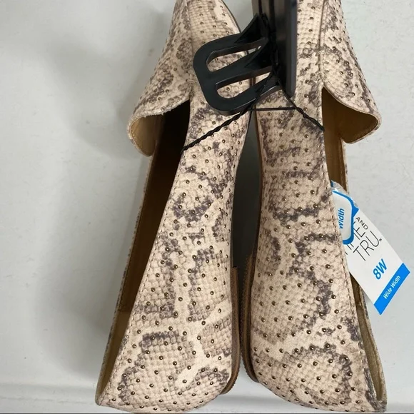 Time & Tru nwt snake print pointed toe flats 8 wide - Picture 6 of 8